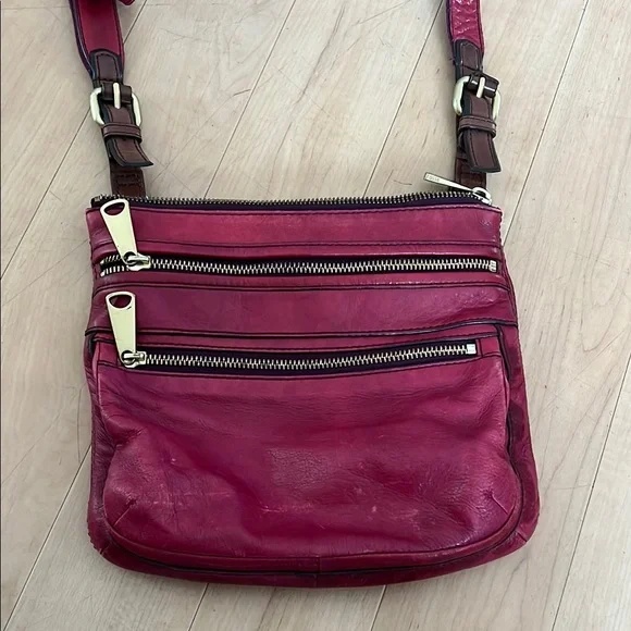 Fossil Red Burgundy Crossbody Bag with Adjustable Strap and Gold tone Hardware - Picture 1 of 12